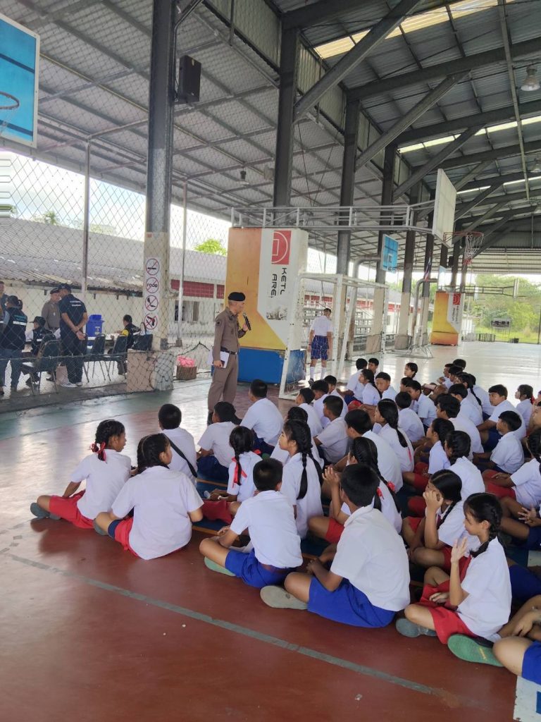 ผกก.สภ.ชะเมา พร้อมด้วย ชุดชมส.สภ.ชะเมา บรรยายให้ความรู้เกี่ยวกับสารอันตรายในบุหรี่ไฟฟ้า