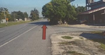 ร้อยเวร สภ.ชะเมา ทำบันทึกที่เกิดเหตุ วิ่งราวทรัพย์ โดยใช้ จยย.ก่อเหตุ